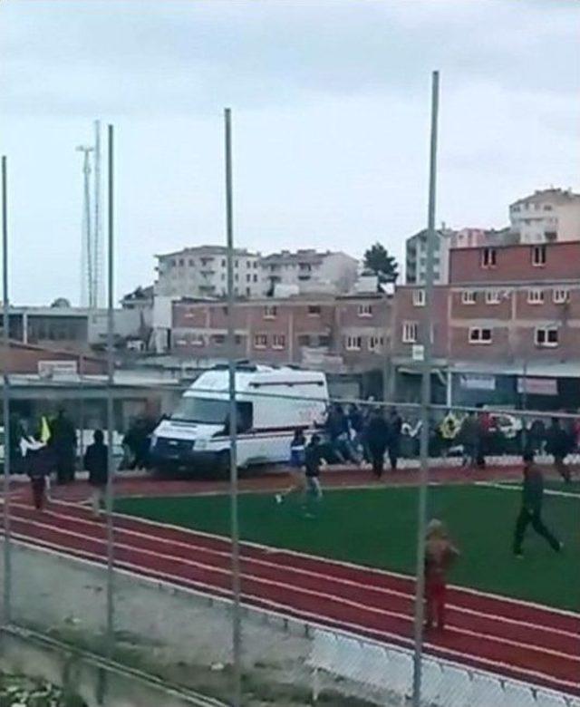 Futbolcu Kalp Krizi Geçirdi Ambulans Stada Giremedi