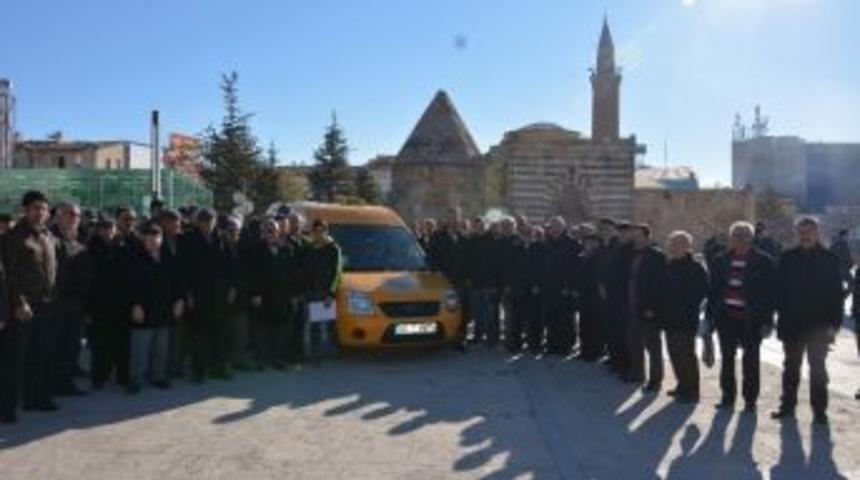 Ak Parti Milletvekili Abdullah &Ccedil;alışkan Meclis Taksinin Konuğu Oldu