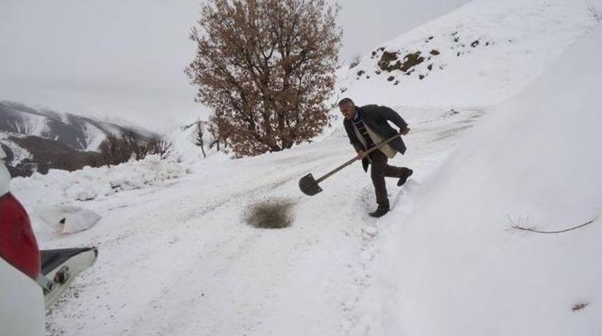 Bah&ccedil;esaray&rsquo;da Yollar Tuzlandı