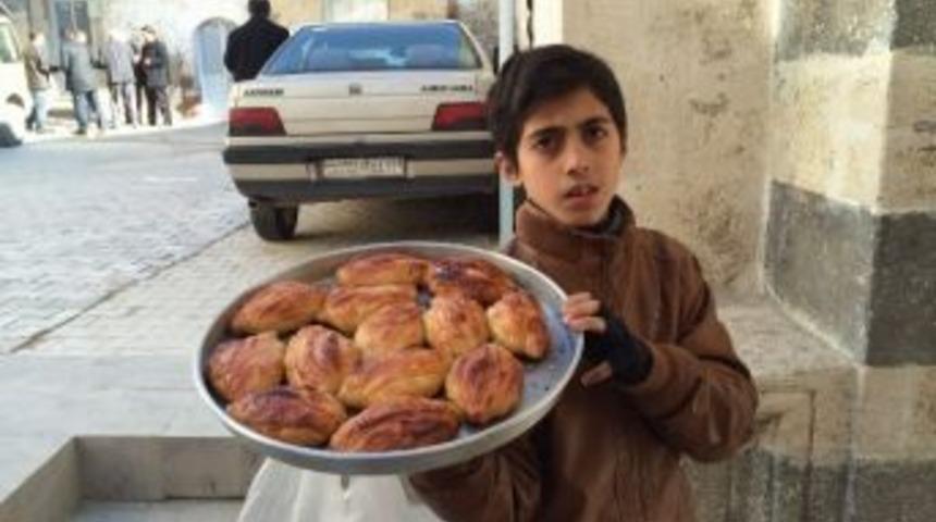 Suriyeli Çocuklar, Ev Ekonomisine Katkıda Bulunuyor