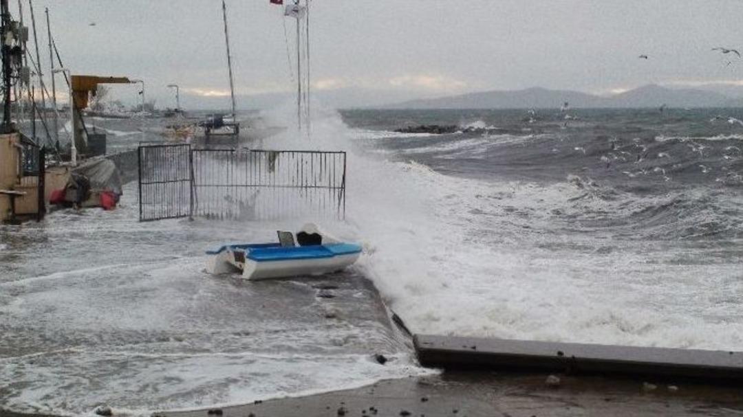Dev Dalgalar, İstanbul Kıyılarını D&ouml;vd&uuml;