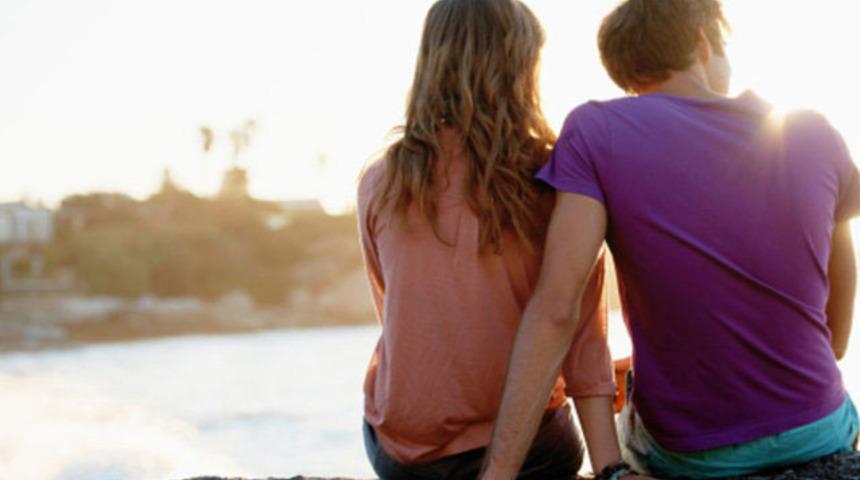 Karşınızdaki erkek bu hareketi yapıyorsa oradan hemen ka&ccedil;ın