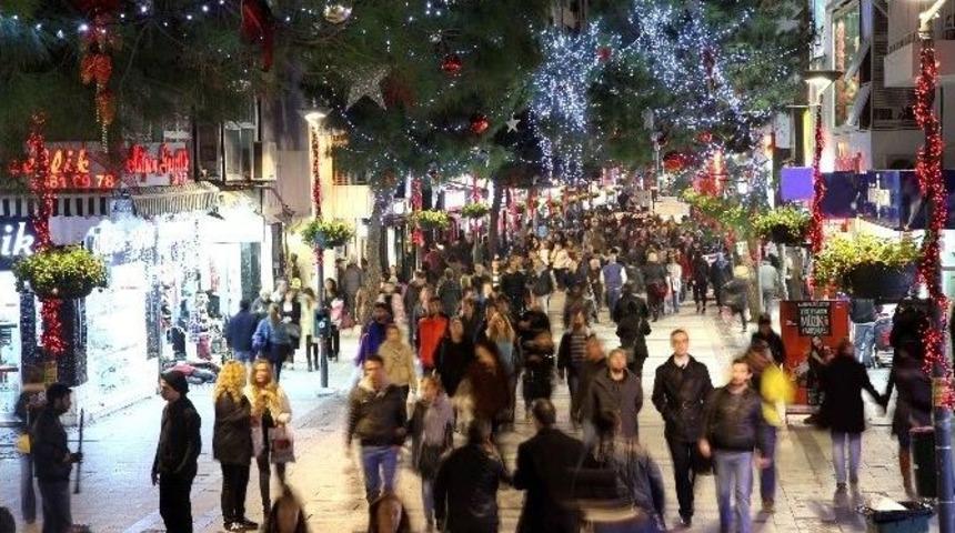 Karşıyaka&rsquo;da Sokaklar Rengarenk