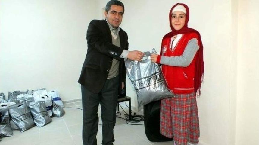 Tut İl&ccedil;esinde &Ouml;ğrencilere Kaban Dağıtıldı