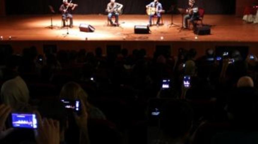 Akdeniz&rsquo;de Mehmet Atlı Konseri