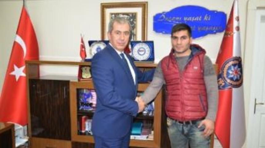 Polis G&uuml;c&uuml; Sporcusundan T&uuml;rkiye &Uuml;&ccedil;&uuml;nc&uuml;l&uuml;ğ&uuml;