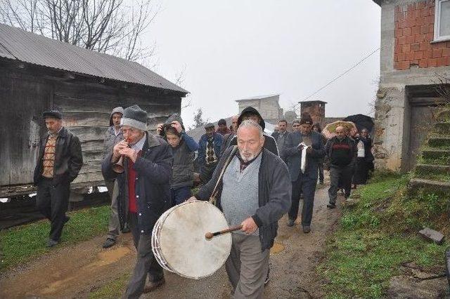 Giresunlu 70 Yaşındaki Zurnacıdan Kırılması Zor Düğün Rekoru