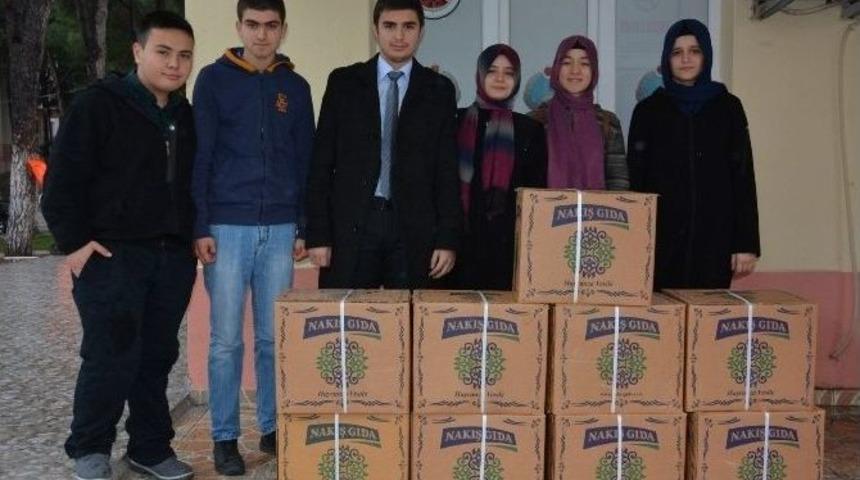 Liseli &Ouml;ğrenciler Yardıma Koştu