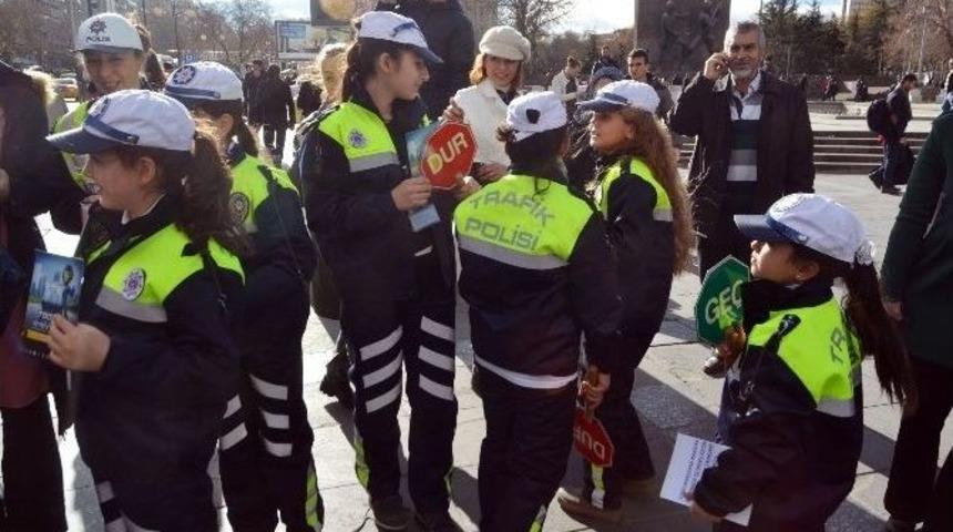 Minik Polisler G&ouml;rev Başında