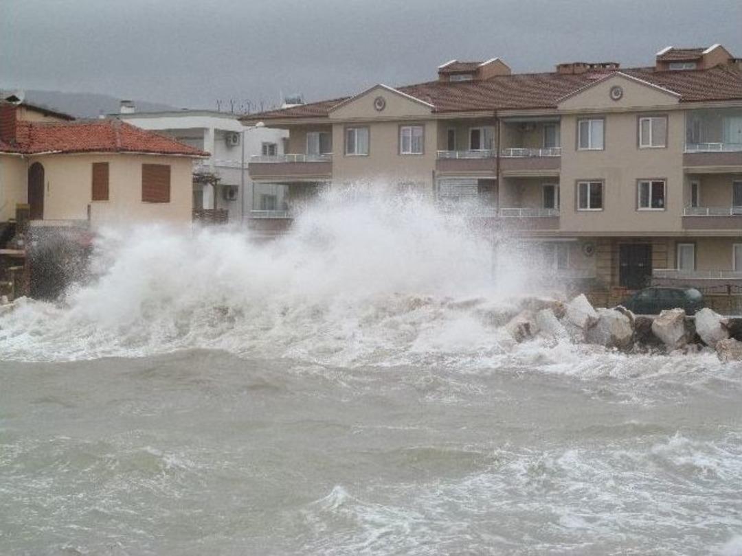 K&uuml;&ccedil;&uuml;kkuyu&rsquo;da Lodos Etkili Oluyor