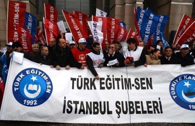 Fotoğraflar - Adliye Önünde Türk Egitim-Sen Üyelerinden Basın Açıklaması