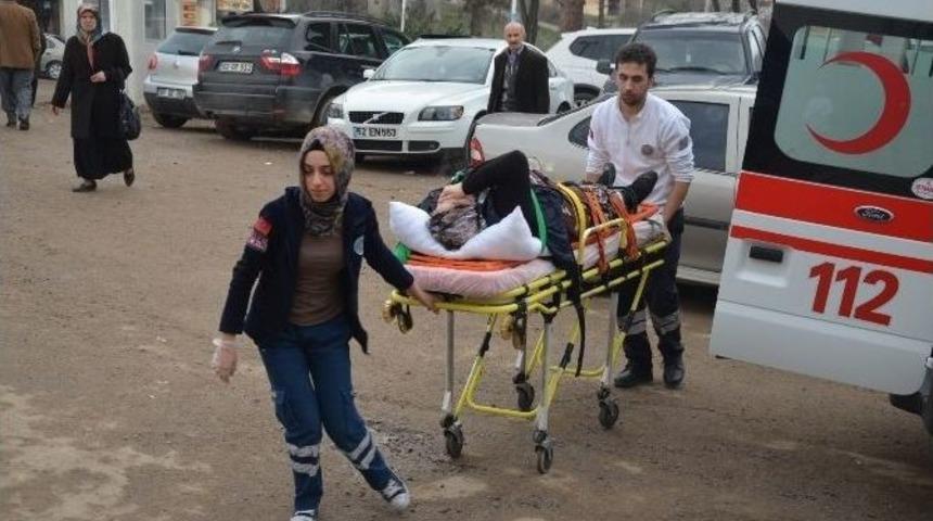 Y&uuml;r&uuml;yen Merdivenden D&uuml;şen Kadın Yaralandı