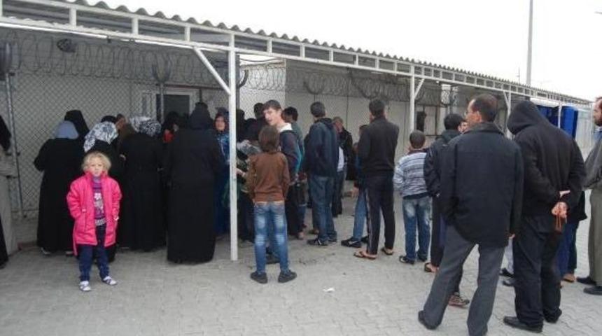 5 Bin Suriyeliye Kıyafet Yardımı