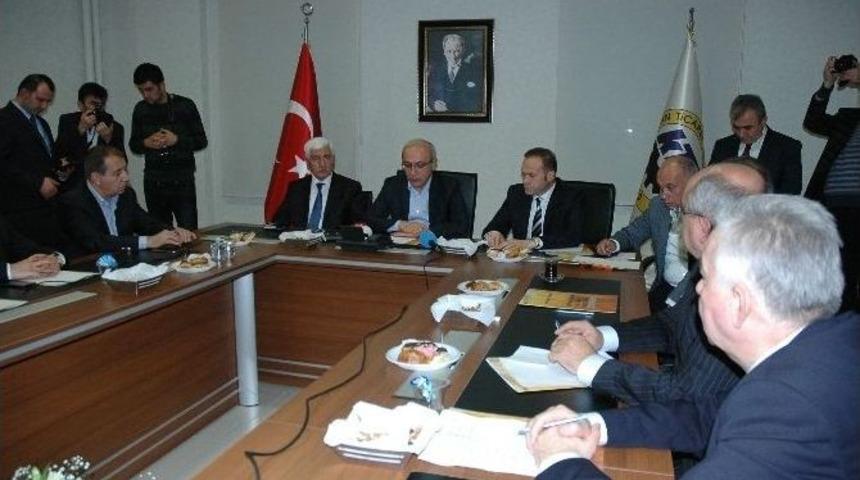 Bakan Elvan, Sanayiciler Ve İşadamları İle Biraraya Geldi