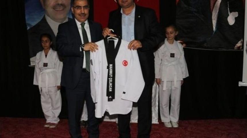 Y&uuml;reğir&rsquo;in Şampiyon Tekvandocuları&rsquo; Projesi Başladı
