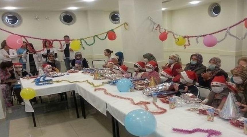 Esogü Hastanesi Çocuk Hematolojisi Ve Onkolojisi Servisinde Yeni Yıl Partisi