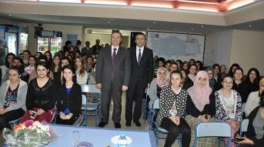 Keşan Kaymakamı Dınkırcı, &Uuml;niversite &Ouml;ğrencilerinin Kariyer Programına Katıldı