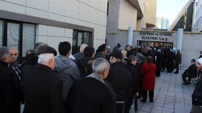 Kayseri’de Kayıp-kaçak Elektrik Bedeli Kuyruğu