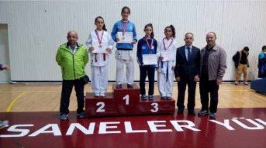 Orhangazili Karatecinin B&uuml;y&uuml;k Başarısı