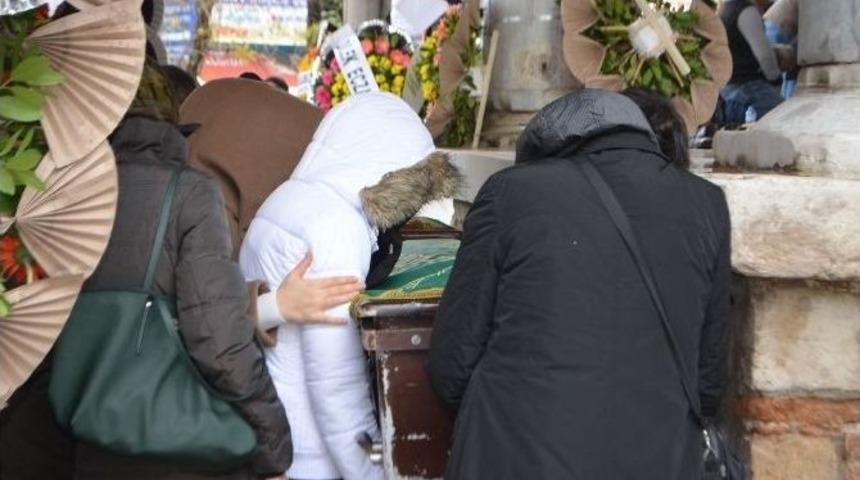 S&ouml;keli Gen&ccedil; Eczacı Toprağa Verildi