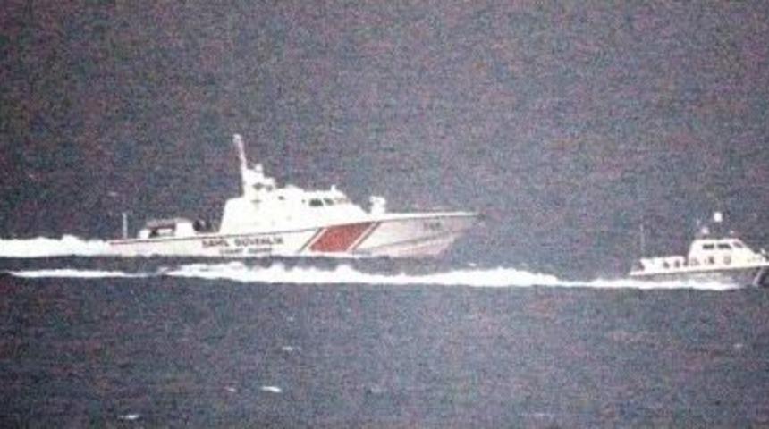 Ka&ccedil;ak Teknesi Alabora Oldu: 8 Kayıp (2)