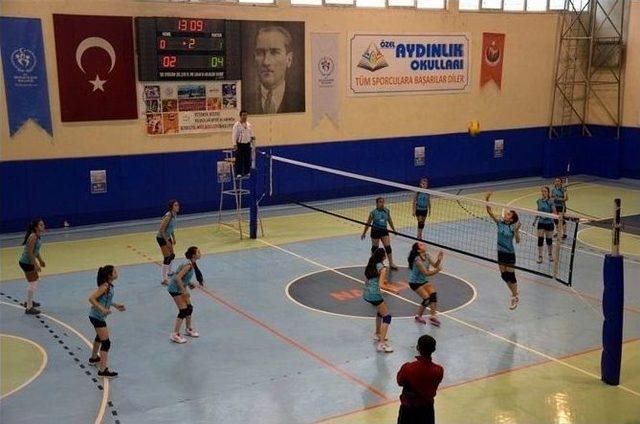 Anadolu Yıldızlar Ligi Voleybol Müsabakaları Sona Erdi