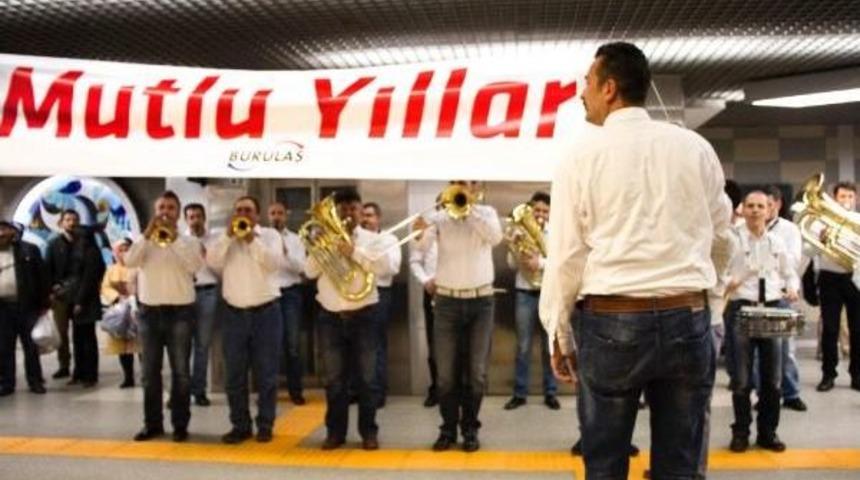 Belediye Bandosundan Tren İstasyonunda S&uuml;rpriz Konser