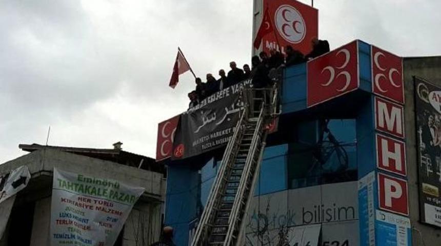 Mhp'nin Osmanlıca 'hırsız' Pankartı Kaldırıldı