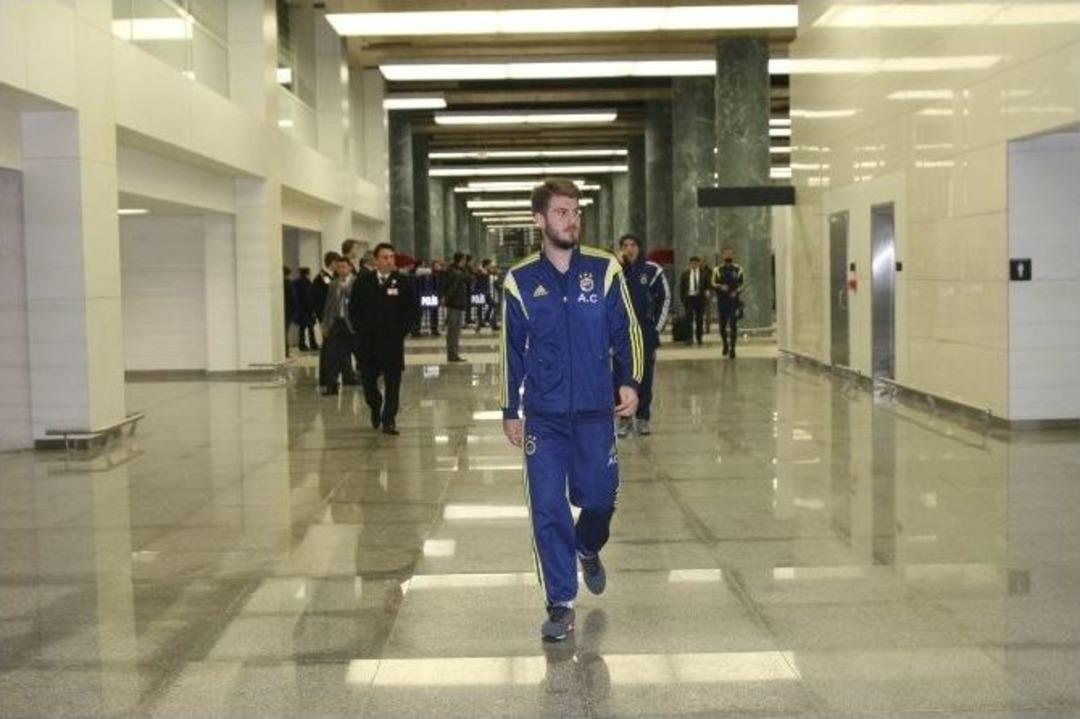 Fenerbah&ccedil;e&rsquo;yi 20 Kişi Karşıladı