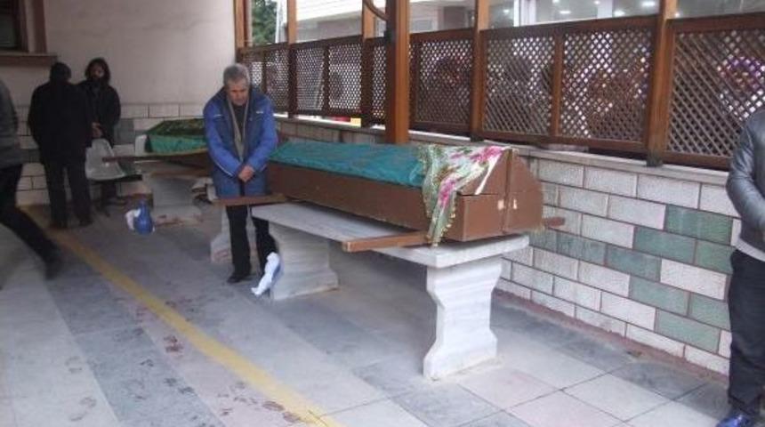 Kazada &Ouml;len &Uuml;niversite &Ouml;ğrencisi Nur Akay Toprağa Verildi