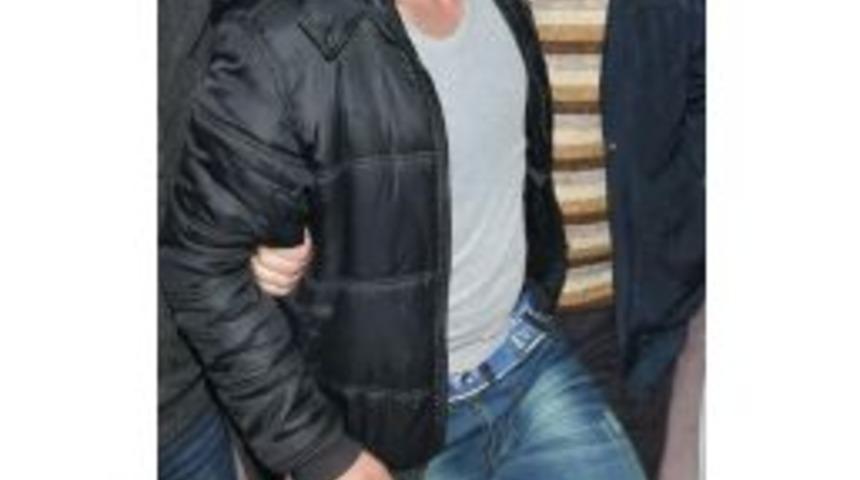 Kartını Kullanıp Borcunu &Ouml;demeyen Amcasını Bı&ccedil;akladı