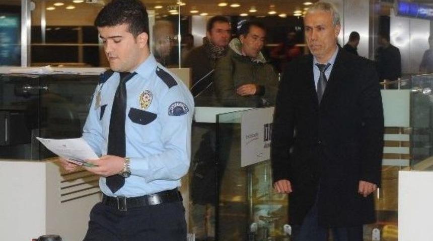 Ağca&rsquo;yı İtalyan Polisler Getirdi