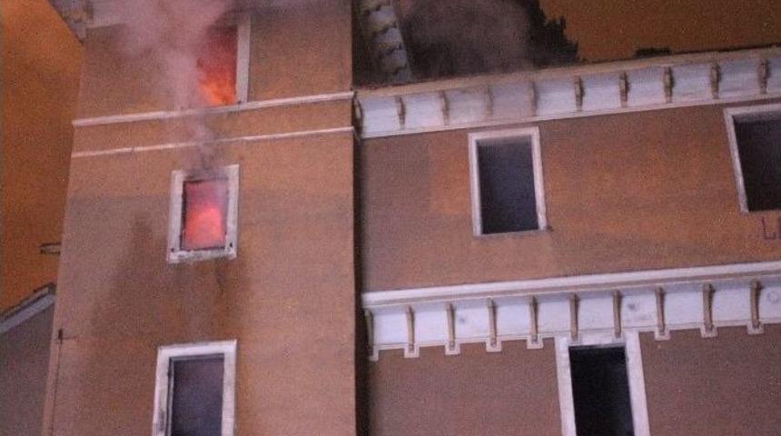 Tarihi Peterson K&ouml;şk&uuml;&rsquo;n&uuml; Alevler Sardı