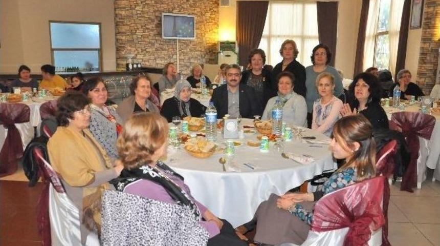 Başkan Alıcık, Annelerin Yeni Yılını Kutladı