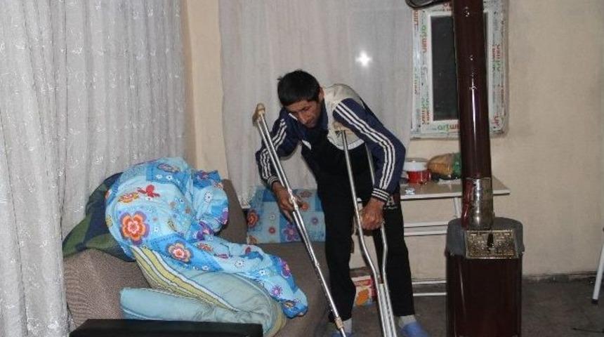 Zor Şartlarda Hayatını S&uuml;rd&uuml;r&uuml;yor