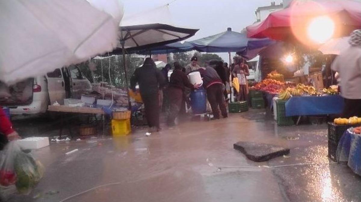 (&ouml;zel Haber) Pazaryerini Su Bastı, Vatandaş Alışveriş Yapamadı