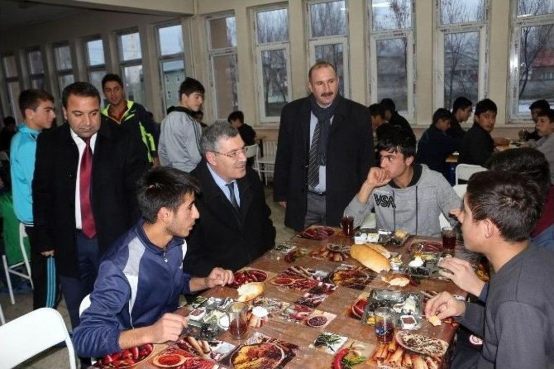 M&uuml;d&uuml;r Dursun, Erkek &Ouml;ğrenci Pansiyonunu İnceledi