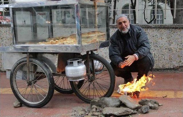 Seyyar Börekçiden Tehlikeli Hareket