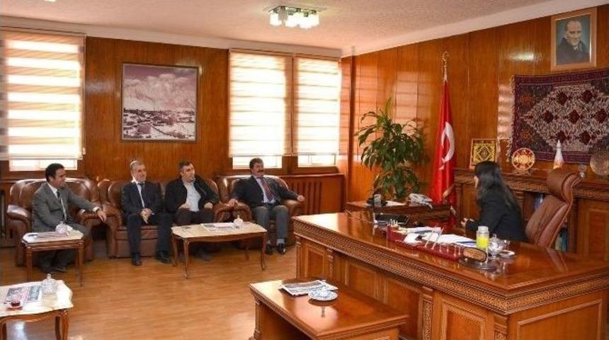 M&uuml;d&uuml;r&uuml; G&uuml;lhaş&rsquo;tan Eş Başkanlara Ziyaret