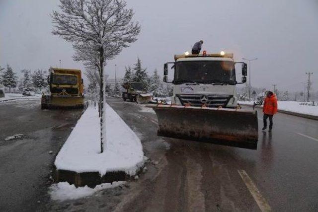 Kartepe'de Kar Kalınlığı 20 Santime Ulaştı