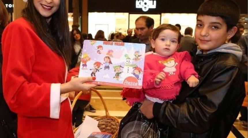 Yılbaşı Alışverişini Noel Annelerin Hediyeleri Renklendiriyor