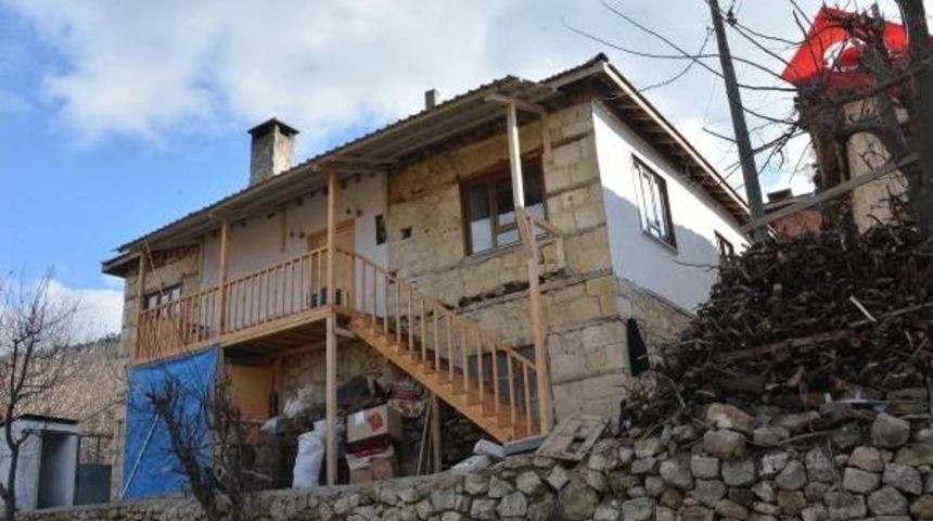 Yırtık Lastik Ayakkabılı Madenci Babası Recep Amca'nın Evi Yenilendi
