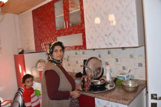 Yırtık Lastik Ayakkabılı Madenci Babası Recep Amca'nın Evi Yenilendi