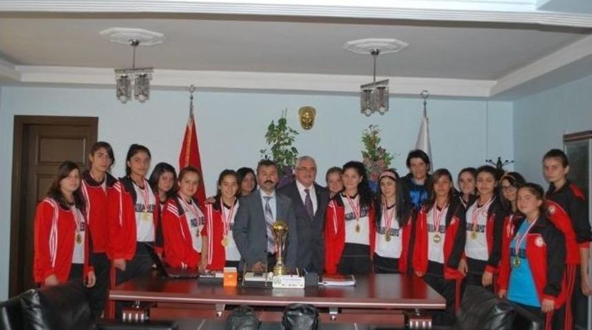 Şampiyon Kızlardan Başkan Erdoğan&rsquo;a Ziyaret
