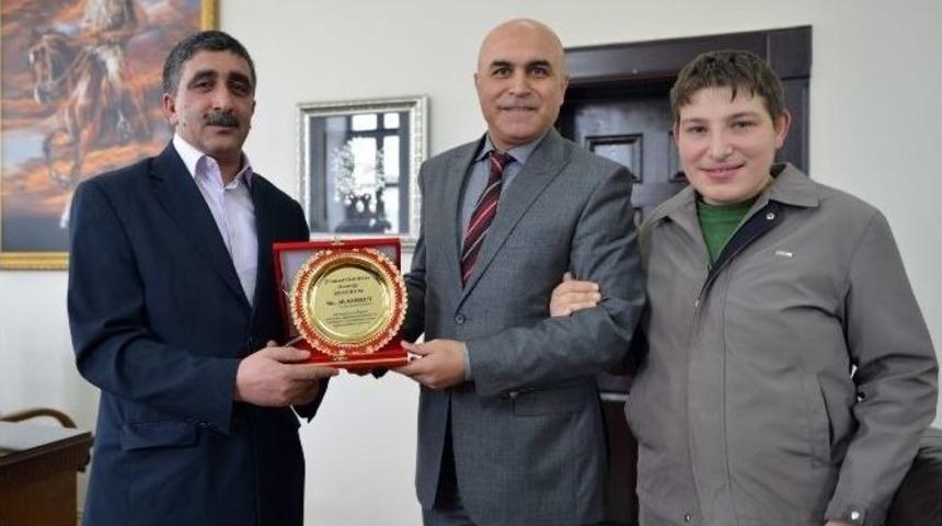 Zihinsel Engellilerin G&ouml;n&uuml;llerinin Başkanı Korkut