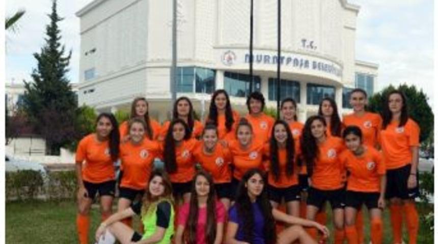 Muratpaşa&rsquo;nın Kadın Kramponları Zirveye Koşuyor