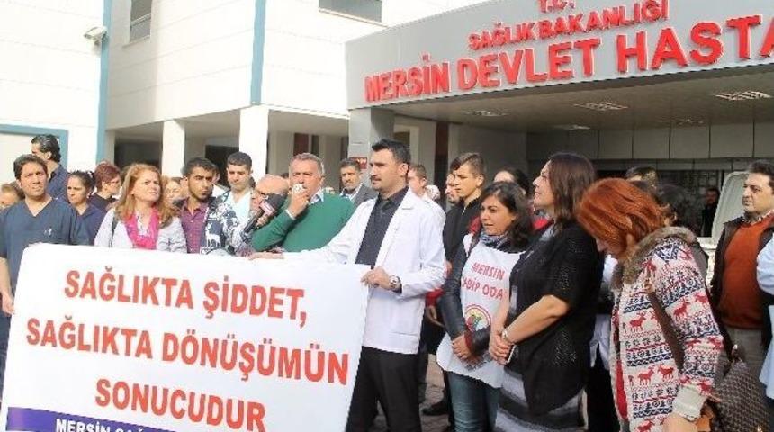 Mersin&rsquo;de Hemşireye Şiddet Protesto Edildi