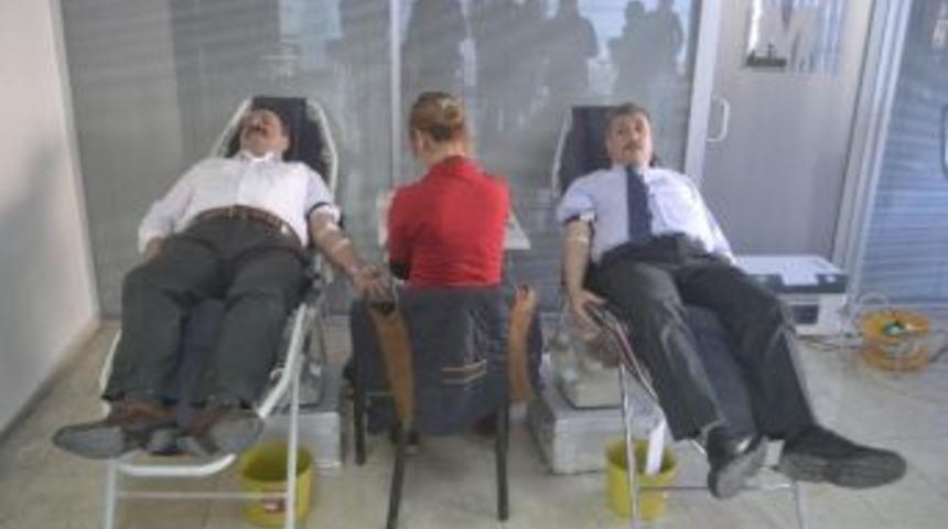 Mali M&uuml;şavirlerden Kan Bağışı