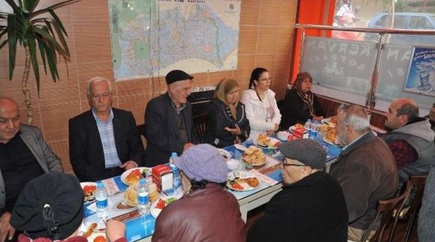 Başkan T&uuml;t&uuml;nc&uuml; Uyum Site&rsquo;sinde Vatandaşlarla Bir Araya Geldi