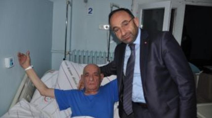 Başkan &Uuml;z&uuml;lmez, Hasta Ziyaretinde